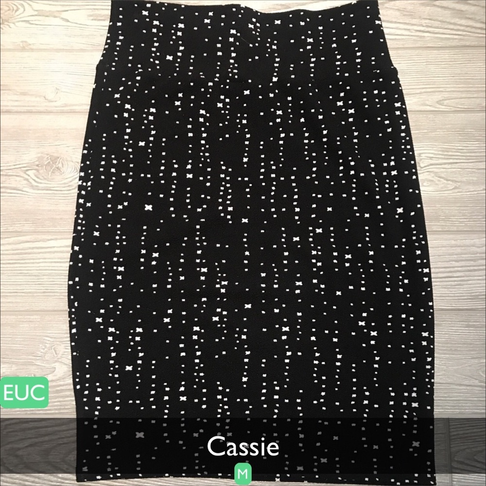 EUC Medium LuLaRoe Cassie
